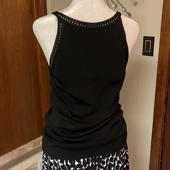 White House Black Market Tank with ruffles. M - Picture 4 of 5